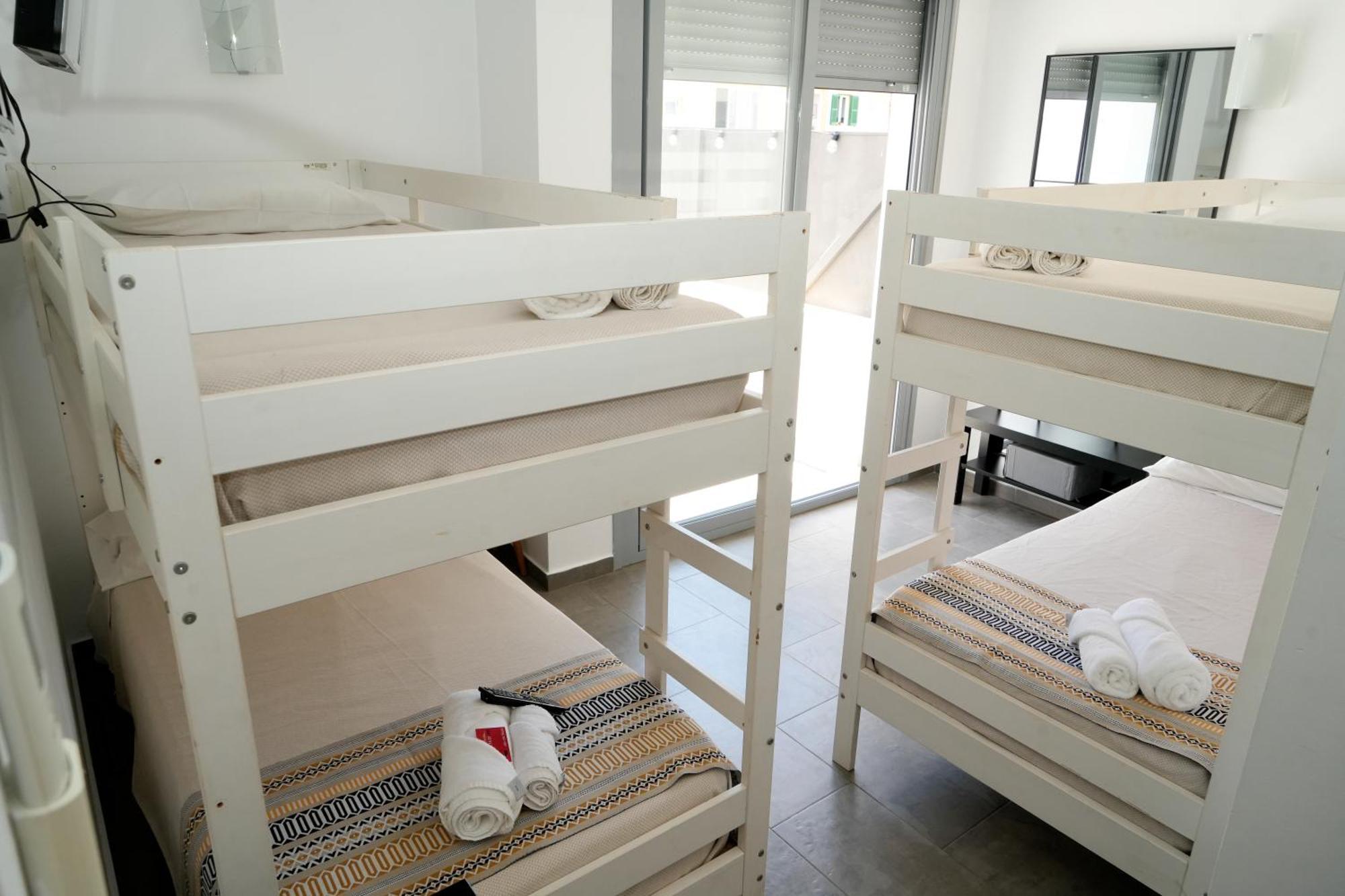 New Art - Juvenil Hostel Palma de Mallorca